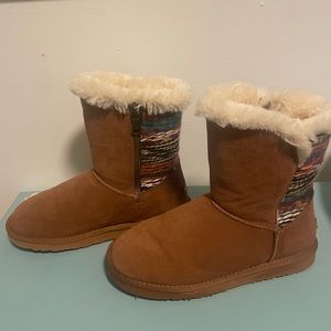 Womens boots size 9